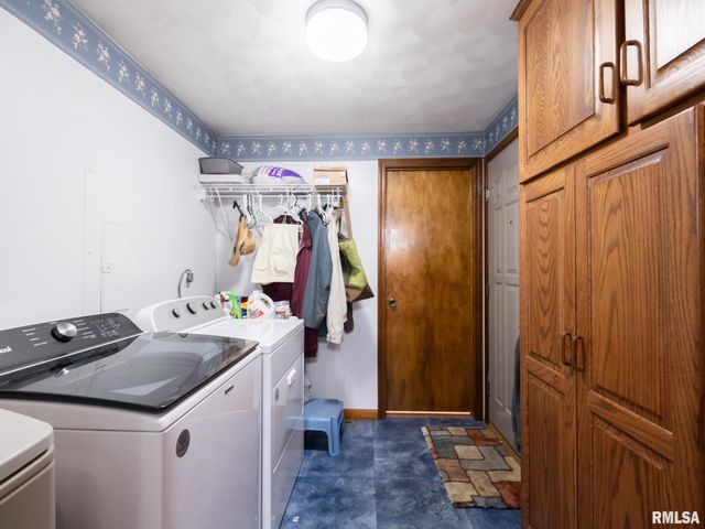 114 CLEARVIEW Drive, Pekin, IL 61554