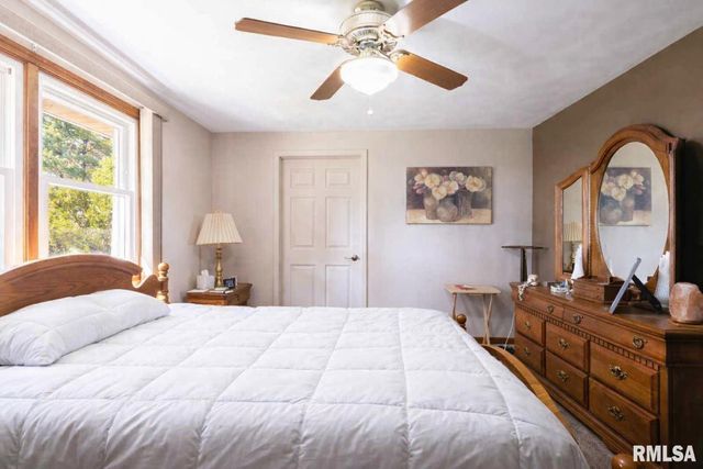 114 CLEARVIEW Drive, Pekin, IL 61554