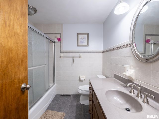 114 CLEARVIEW Drive, Pekin, IL 61554