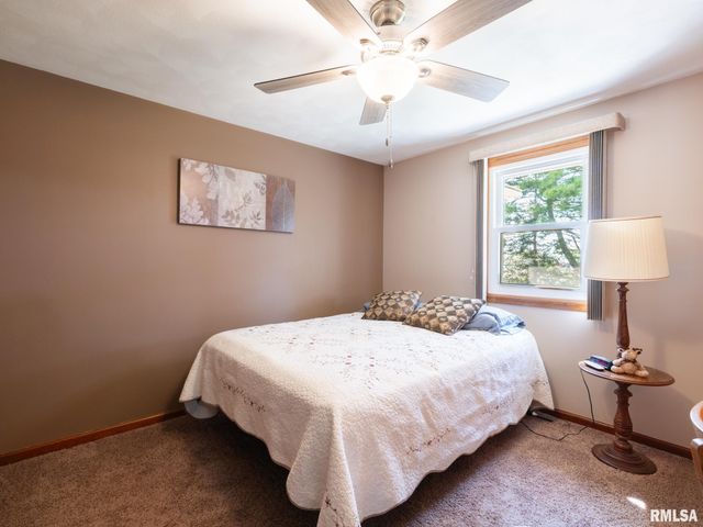 114 CLEARVIEW Drive, Pekin, IL 61554