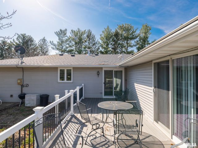 114 CLEARVIEW Drive, Pekin, IL 61554