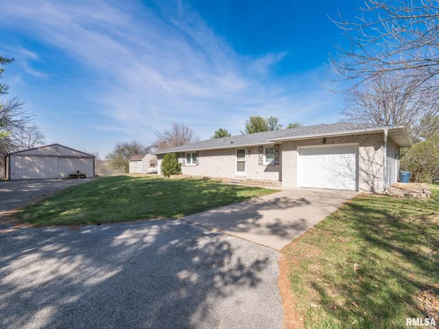 114 CLEARVIEW Drive, Pekin, IL 61554