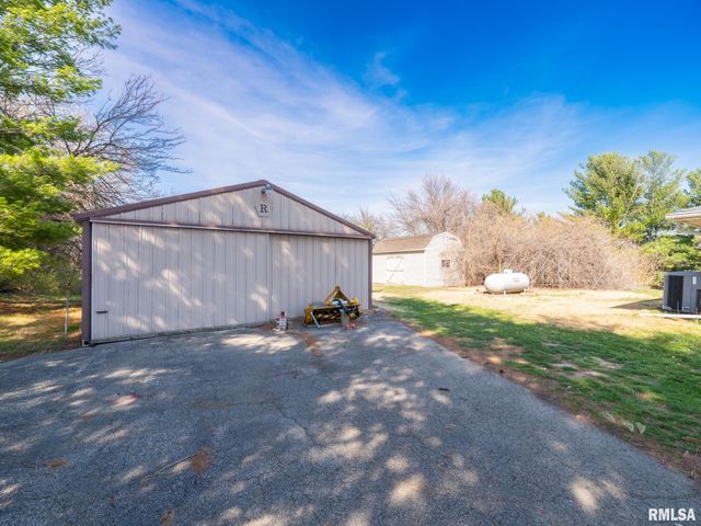114 CLEARVIEW Drive, Pekin, IL 61554