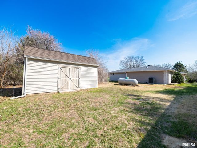 114 CLEARVIEW Drive, Pekin, IL 61554