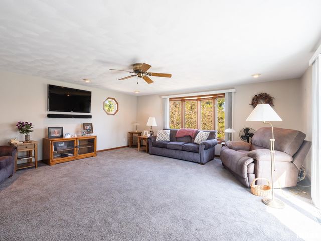 114 CLEARVIEW Drive, Pekin, IL 61554