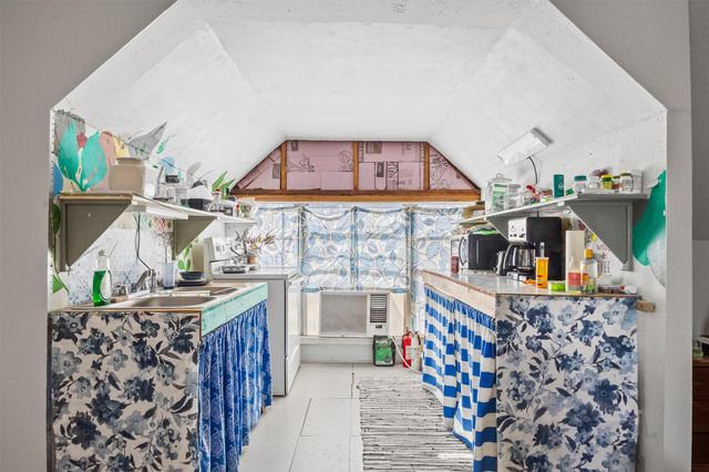 606 W Bell Ave, Rockdale, TX 76567