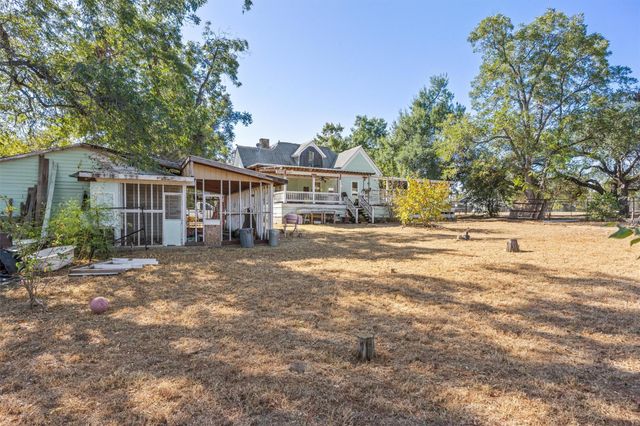 606 W Bell Ave, Rockdale, TX 76567