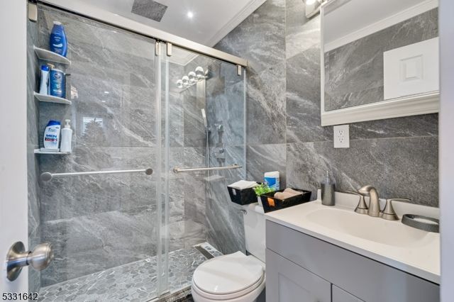 87 Macarthur Ave, Garfield City, NJ 07026
