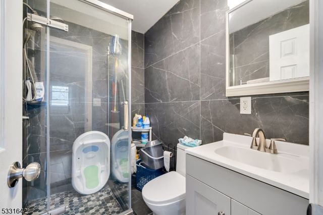 87 Macarthur Ave, Garfield City, NJ 07026