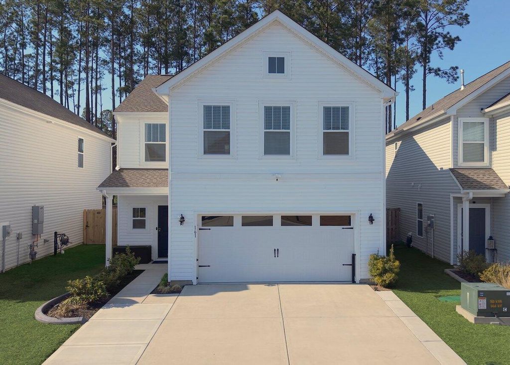 Image 2 of property listing at 161 Surfbird Road, Summerville, SC 29486