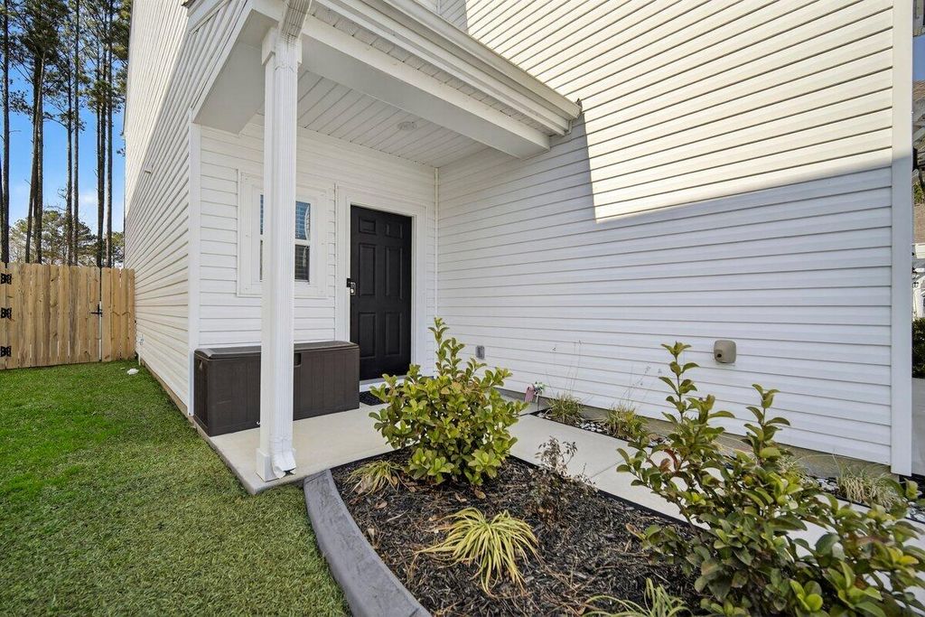 Image 3 of property listing at 161 Surfbird Road, Summerville, SC 29486