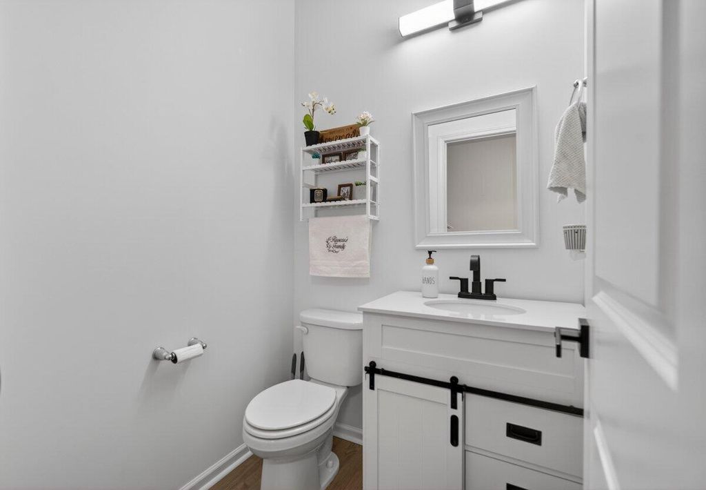 Image 6 of property listing at 161 Surfbird Road, Summerville, SC 29486