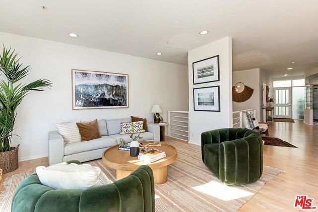 3002 3rd Street 203, Santa Monica, CA 90405