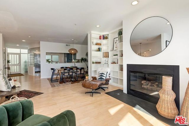 3002 3rd Street 203, Santa Monica, CA 90405