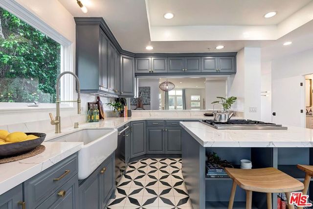 3002 3rd Street 203, Santa Monica, CA 90405