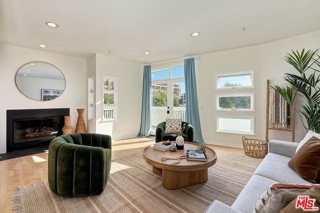 3002 3rd Street 203, Santa Monica, CA 90405