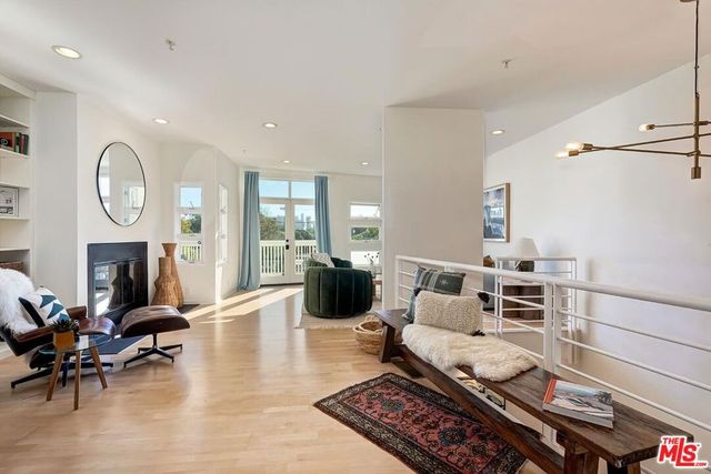 3002 3rd Street 203, Santa Monica, CA 90405