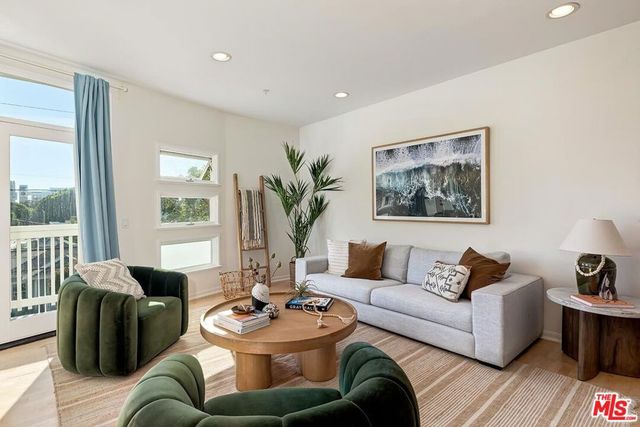 3002 3rd Street 203, Santa Monica, CA 90405