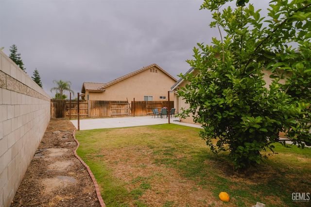 2514 Grand Haven Lane, Bakersfield, CA 93313