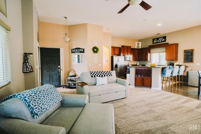 2514 Grand Haven Lane, Bakersfield, CA 93313