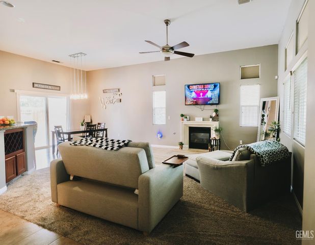 2514 Grand Haven Lane, Bakersfield, CA 93313