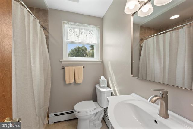 923 OTTO LN, Warminster, PA 18974