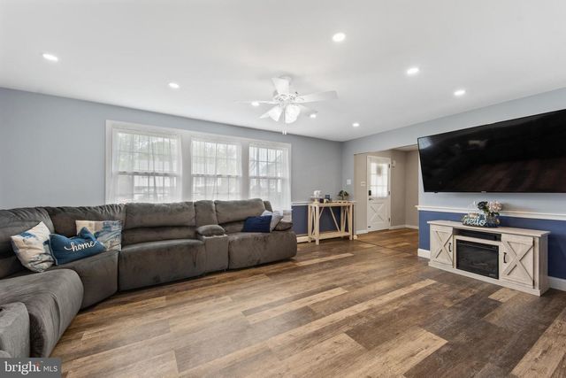 923 OTTO LN, Warminster, PA 18974