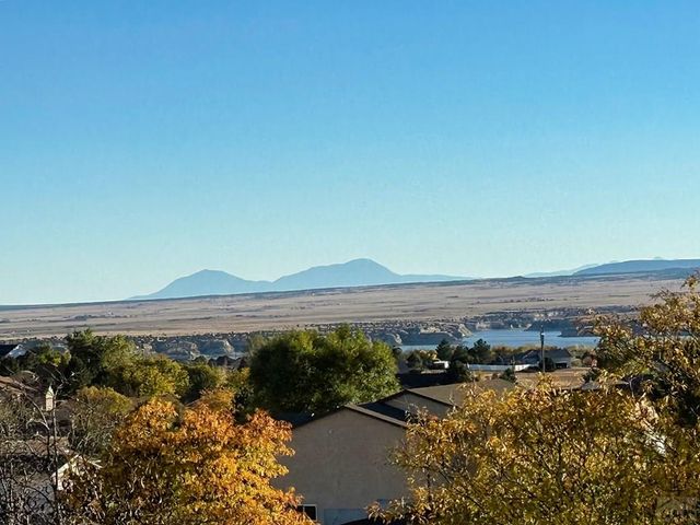 893 S Greenway Ave, Pueblo West, CO 81007