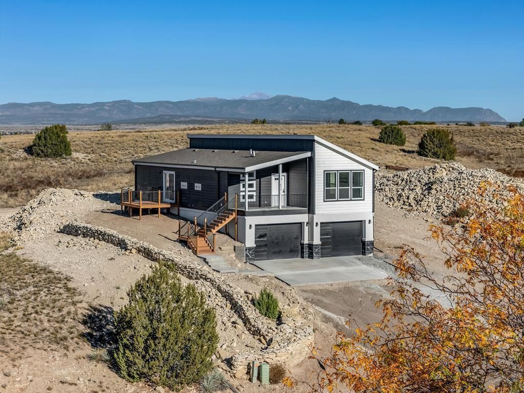 893 S Greenway Ave, Pueblo West, CO 81007