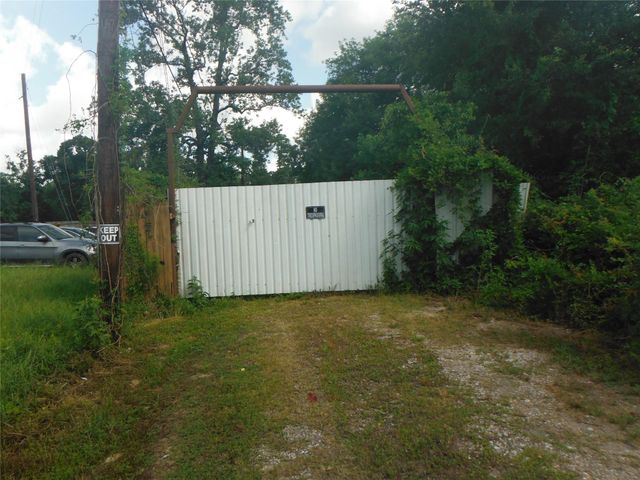 12397 E Highway 105 E, Conroe, TX 77306