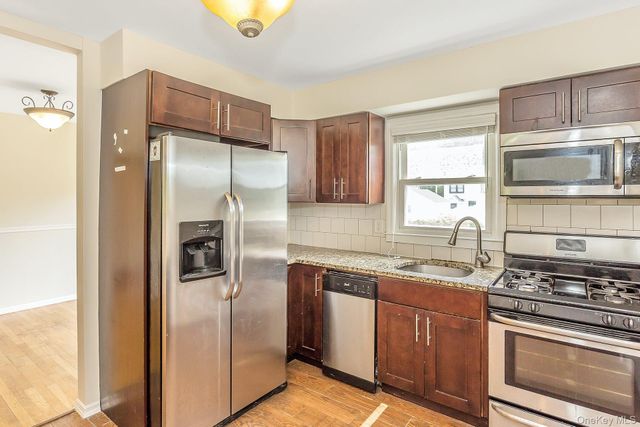 3 Cambridge Street, Glen Cove, NY 11542