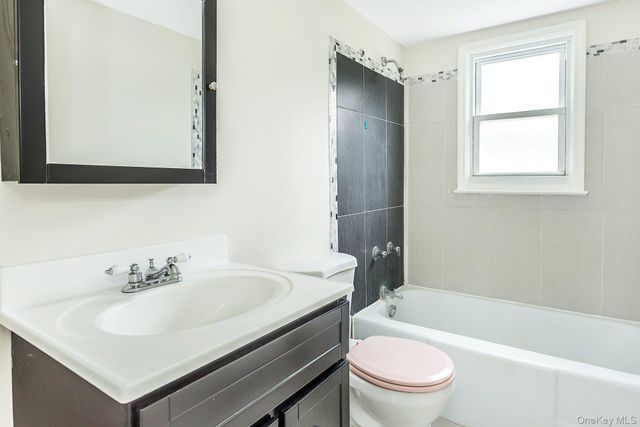 3 Cambridge Street, Glen Cove, NY 11542