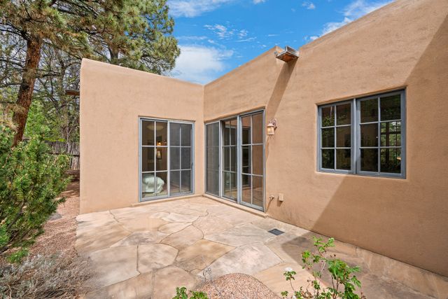 330 E Buena Vista Street B, Santa Fe, NM 87505