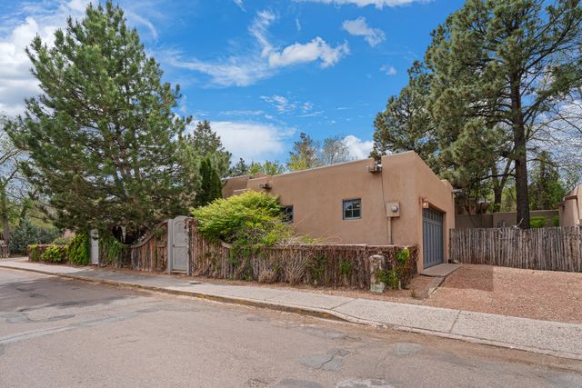 330 E Buena Vista Street B, Santa Fe, NM 87505
