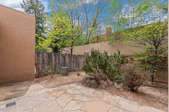 330 E Buena Vista Street B, Santa Fe, NM 87505