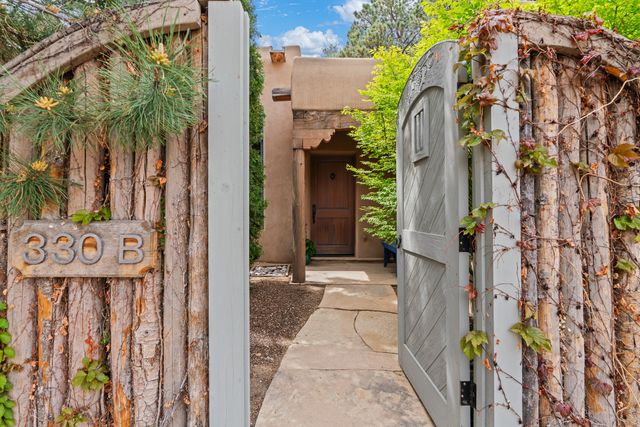 330 E Buena Vista Street B, Santa Fe, NM 87505