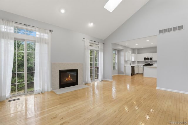 4368 Gateway Circle, West Bloomfield Charter Township, MI 48322