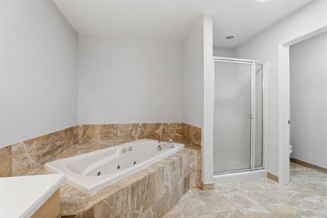 4368 Gateway Circle, West Bloomfield Charter Township, MI 48322