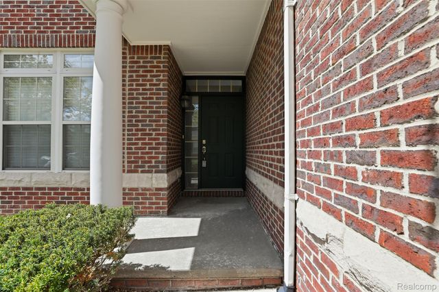 4368 Gateway Circle, West Bloomfield Charter Township, MI 48322