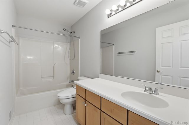 4368 Gateway Circle, West Bloomfield Charter Township, MI 48322