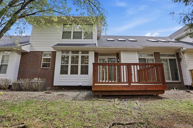 4368 Gateway Circle, West Bloomfield Charter Township, MI 48322