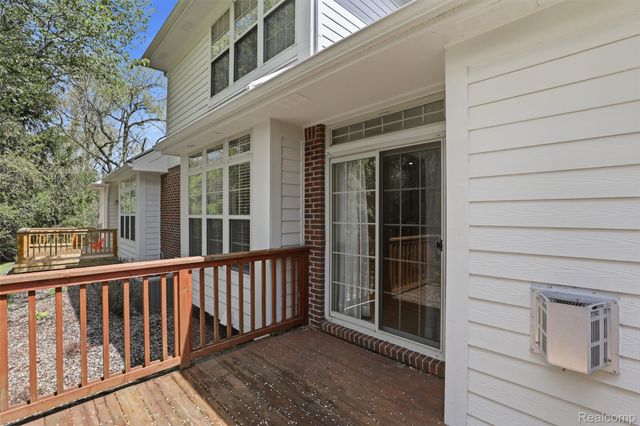 4368 Gateway Circle, West Bloomfield Charter Township, MI 48322