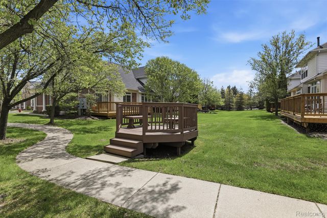 4368 Gateway Circle, West Bloomfield Charter Township, MI 48322