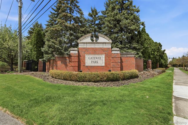 4368 Gateway Circle, West Bloomfield Charter Township, MI 48322
