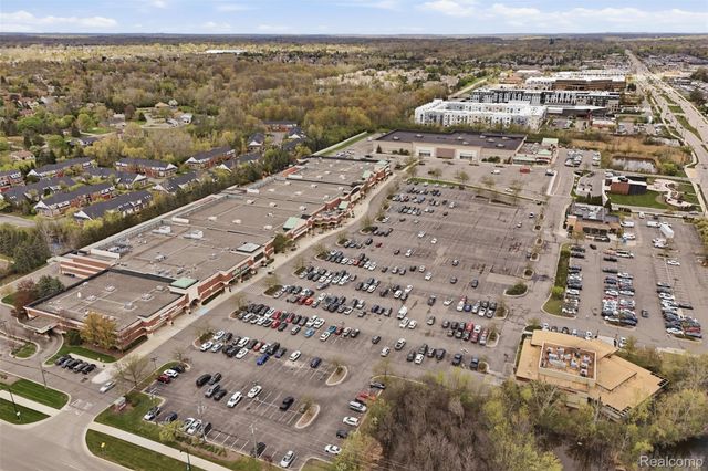4368 Gateway Circle, West Bloomfield Charter Township, MI 48322