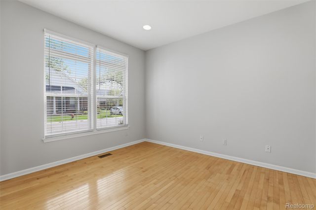4368 Gateway Circle, West Bloomfield Charter Township, MI 48322