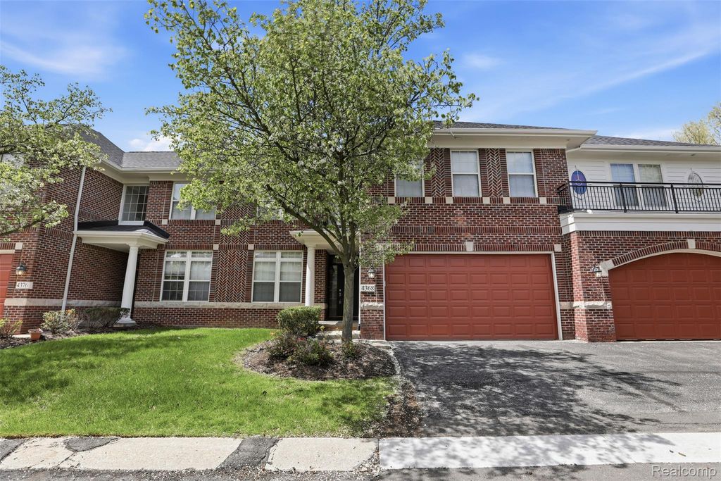 4368 Gateway Circle, West Bloomfield Charter Township, MI 48322