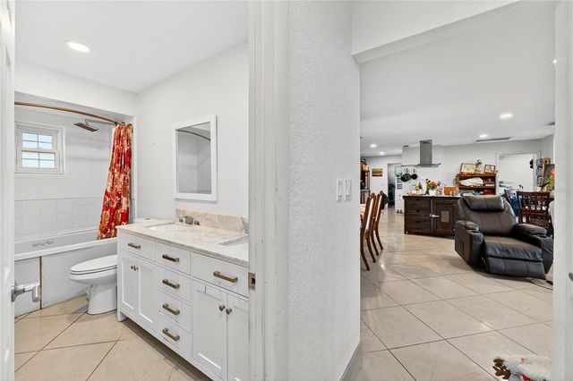 37104 COUNTY ROAD 452, Grand Island, FL 32735