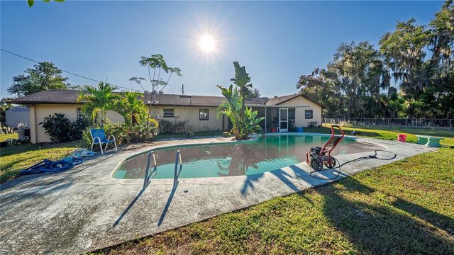 37104 COUNTY ROAD 452, Grand Island, FL 32735