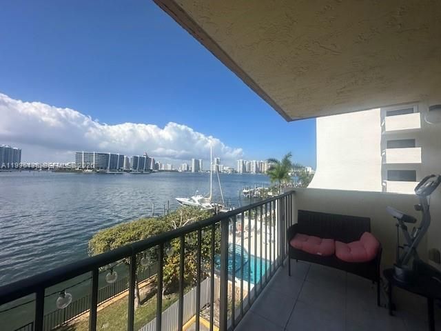 17878 N BAY RD 307, Sunny Isles Beach, FL 33160